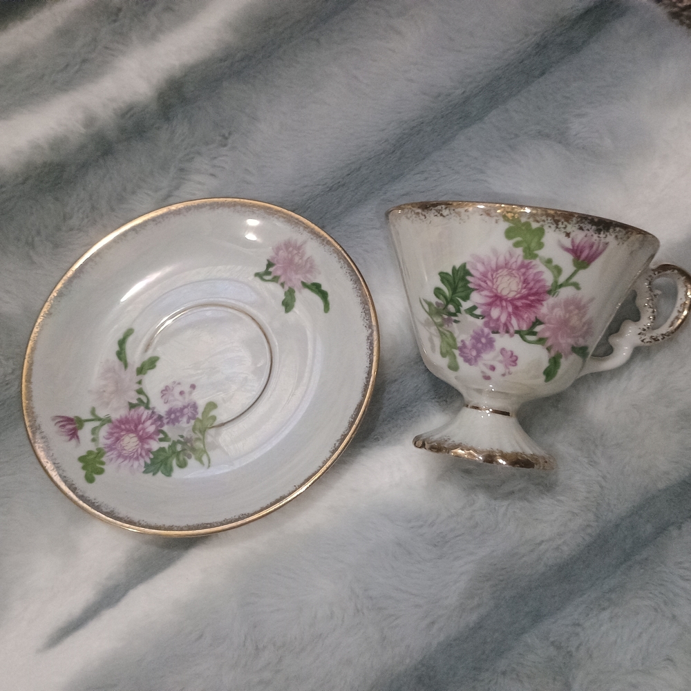 Vintage November Chrysanthemum Teacup and Saucer Iridescent Footed cup